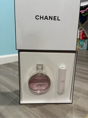 CHANEL 🩷